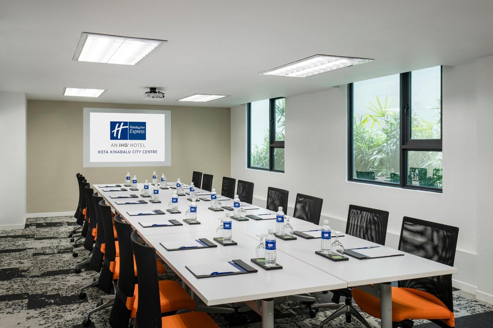 Holiday Inn Express Kota Kinabalu City Centre By Ihg Экстерьер фото