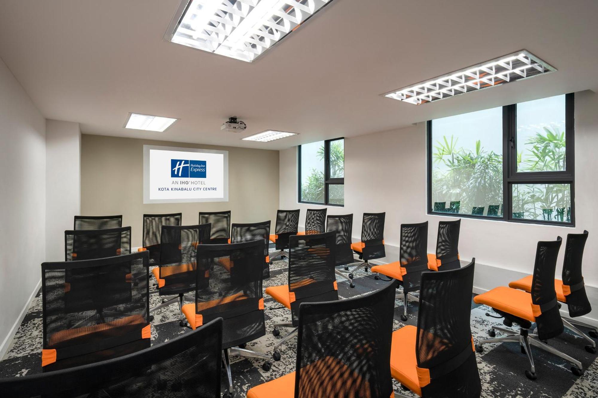 Holiday Inn Express Kota Kinabalu City Centre By Ihg Экстерьер фото
